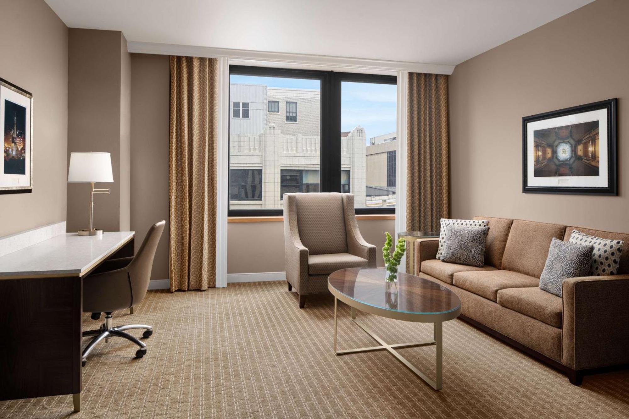 Deluxe King Room with Sofa Bed and Fridge - Non-Smoking,1709537110:JPEG